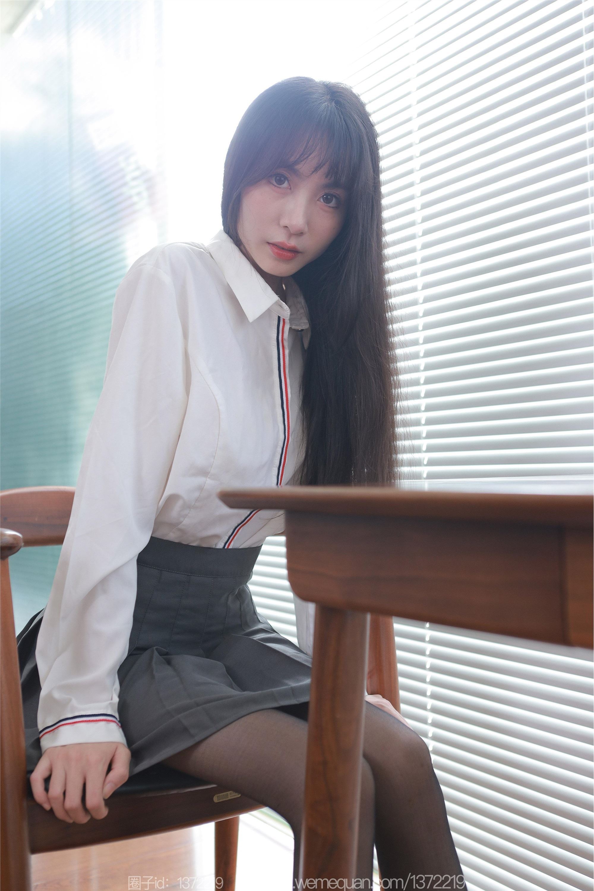 IESS异思趣向  2023.09.18 丝享家 1536 团团《长腿百褶裙》